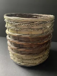 Hancrafted Basket Cottagecore Wood Rattan Brown Woven Round Farmhouse - Picture 1 of 6