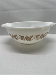 Pyrex Sandalwood Ivy Leaf Cinderella #443 Mixing Bowl 2 1/2 Quart White/Tan - Picture 1 of 6