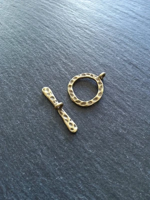 4 or 20 Sets of Antique Bronze Hammered Effect Metal Alloy Toggle Clasps 21x16mm - Image 1 of 4