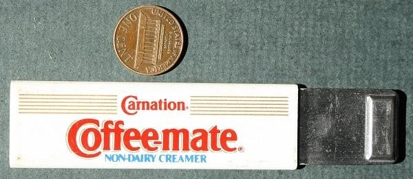 Cuchillo cortador de caja crema no láctea Coffee-mate de la década de 1980 Era Clavel DE COLECCIÓN GENIAL- Foto 1 de 1