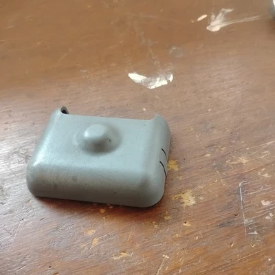 Крышка болта торца сиденья трека 02–09 GMC Envoy Chevrolet Trailblazer 15133271 серая - Изображение 1 из 4