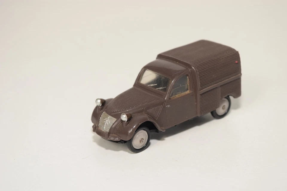A69 1:43 NOREV PLASTIQUE 26 CITROEN 2CV 2 CV CLE MARRON COMME NEUF RARE - Photo 1/4