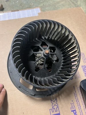 2006-2011 BMW AC MOTOR BLOWER Z4 128i 135i E90 E91 E92 335d 325 328i F25 X3 335i - Image 1 of 4