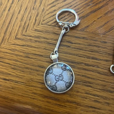 ¡Nuevo Llavero Gucci 3D Forma Redonda! ¡Bien hecho! Foto 1 de 4