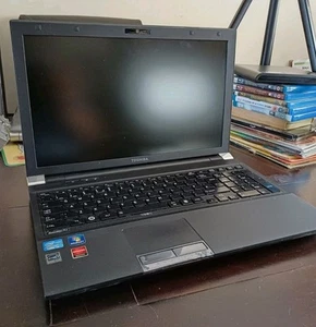 Toshiba Satellite Pro R850-13Q Laptop SPARES OR REPAIRS Faulty Screen NO CHARGER - Picture 1 of 6