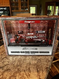 Snap On Custom Glo-Mad Diorama 1:24 Scale Replica W/ 57 Chevy NEW IN BOX - Bild 1 von 6