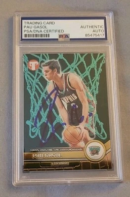 Tarjeta de novato de baloncesto Topps 2002 firmada por Pau Gasol IP automática losa PSA RC Foto 1 de 3