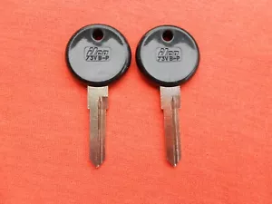 2 PORSCHE 924 944 IGNITION DOOR TRUNK KEY BLANKS 1976 - 1991 - Foto 1 di 2