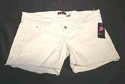 Pantalones cortos de jean blancos elásticos talla 15 para mujer. Entrepierna de 6" de tiro bajo, 4,5" nueva  Foto 1 de 4