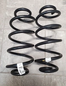 2018-2024 Jeep Wrangler JL Rubicon Suspension Rear Coil Springs OEM 68253590AA - Picture 1 of 2