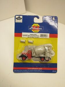 N scale Athearn Mack B Cement Mixer Red w/black fenders