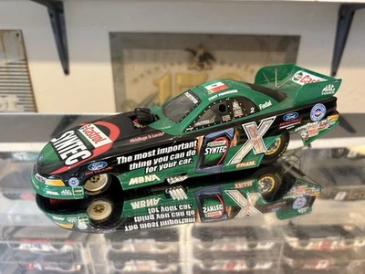 LEER 2003 Tony Pedregon 1/24 Castrol Syntec NHRA Mustang coche divertido (caja dañada) Foto 1 de 4