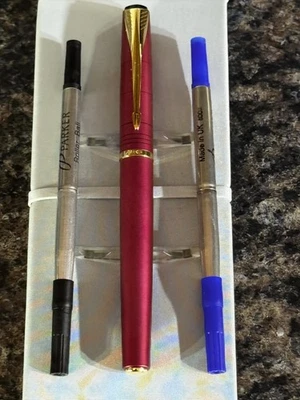 Bolígrafo Parker Latitude 2005 rojo sedoso y dorado Foto 1 de 4