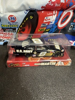 Chevrolet Impala SS 2008 Mark Martin #8 Army 1:24 Winner’s Circle NASCAR diecast Foto 1 de 4