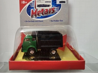 Mini Metals 30115 HO 1953 White 3000 Dump Truck, Green Cab - NEW in Pkg - Image 1 of 2