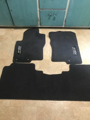 Комплект из 4 предметов 2015 Nissan Frontier Pro-4x от оригинального производителя серый/угольный с красивой вышивкой - Изображение 1 из 4