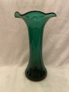 Vintage Mid Century Light Evergreen Emerald GREEN Ruffled Glass Vase 11.5" Tall - Picture 1 of 8