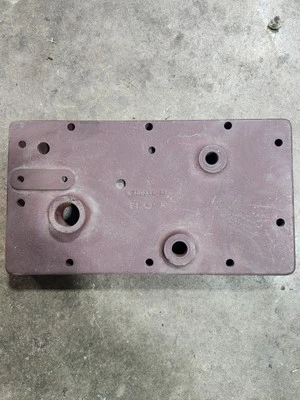 Farmall IH 706 Tractor Transmission Shift Top Cover 380314R2 - Image 1 of 4