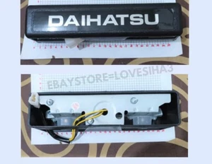 LICENSE PLATE LIGHT DAIHATSU FOURTRAK TAFT ROCKY FEROZA F70 F78 TAILGATE LAMP - Foto 1 di 6