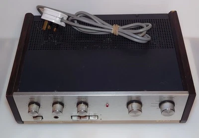 Amplificatore stereo TRIO vintage stato solido modello KA-2000A funzionante per ricambi - Immagine 1 di 4