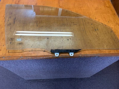 Пятна 🍀2001-2005 Honda Civic 4 Dr седан передняя r пассажирская дверь стекло на окно - Изображение 1 из 4