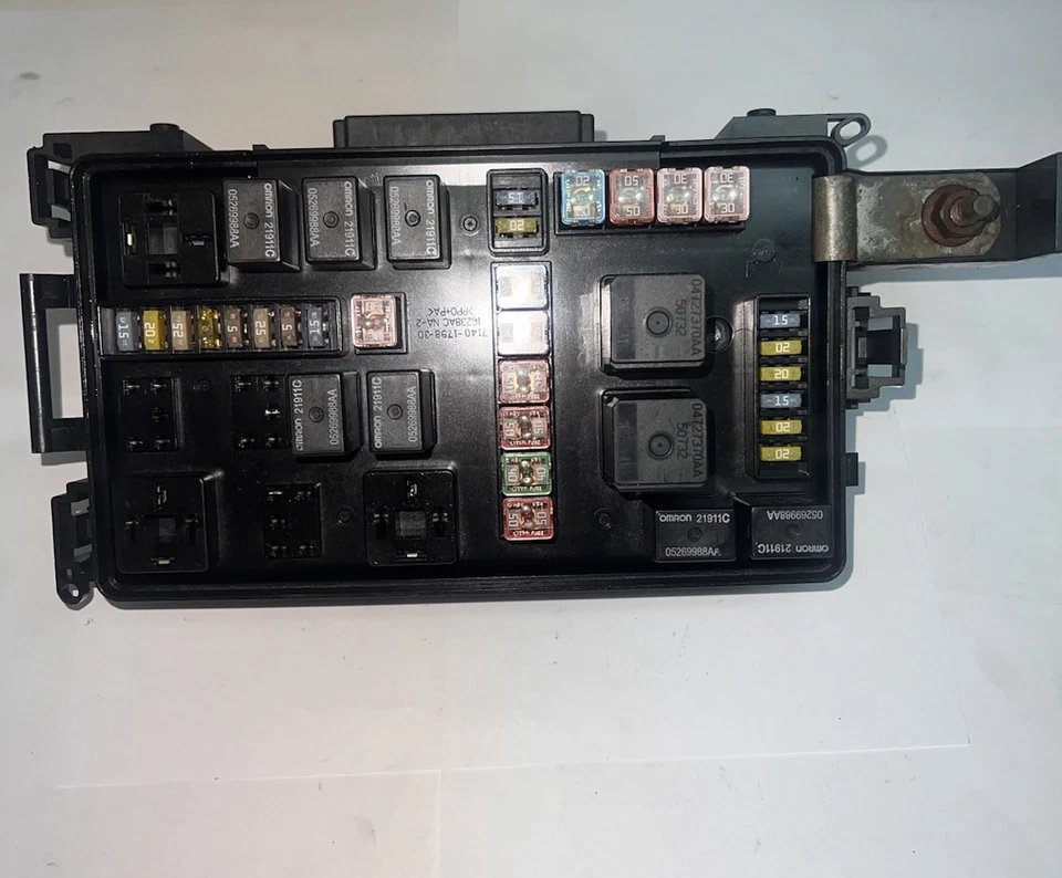 Dodge Charger Tipm 2007 caja de fusibles control de carrocería BCM 04692234AD Foto 1 de 3