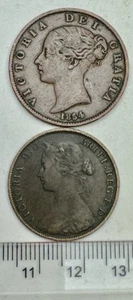 x2 (Pair) Queen Victoria Halfpenny Coins - Copper 1854, Bronze 1862 (F322) - Foto 1 di 2