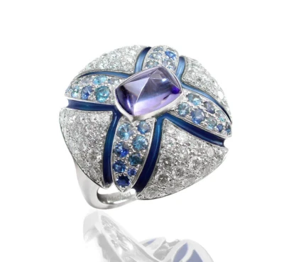 Enorme anillo de diseño de cúpula de amatista, zafiro azul y diamantes creado en laboratorio Foto 1 de 4