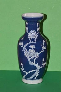 ANTIQUE CHINESE COBALT BLUE & WHITE PORCELAIN VASE CERAMIC CHINA PERFECT COND. - Picture 1 of 12