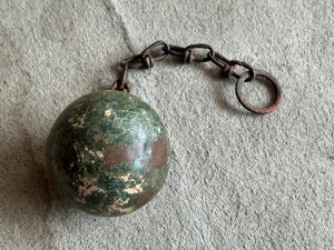 RARO GRILLETE DE HIERRO OXIDADO CADENA HIERRO BOLA LIGERA BIEN/TECHO DESGASTADO DECORACIÓN - Imagen 1 de 17