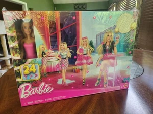 Muñeca Barbie Adviento Moda Calendario, 24 Ropa y Accesorios Sorpresas 2025 - Imagen 1 de 7