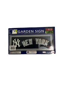 NEW OLD STOCK MLB NEW YORK YANKEES RESIN GARDEN SIGN W/METAL STAKE - Picture 1 of 4