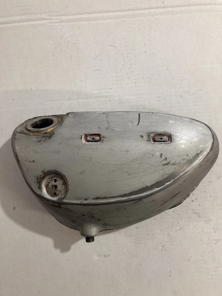 Tanque de aceite Suzuki, 250 X6 Hustler Super Six T20 T250 Foto 1 de 4