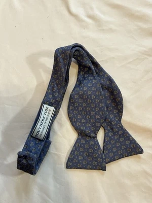 Pajarita azul Southern Tide púrpura profundo con palmeras y cañones de colección Foto 1 de 3