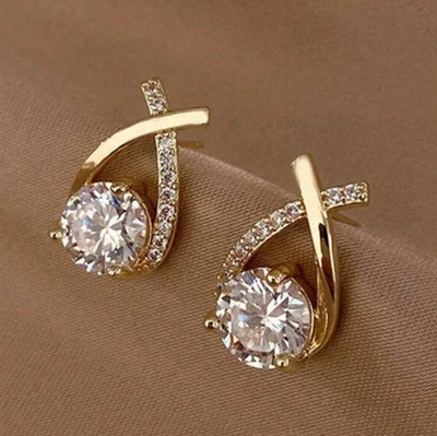 Preciosos aretes de diamantes simulados de corte redondo de 2 quilates enchapados en oro amarillo de 14 k Foto 1 de 4