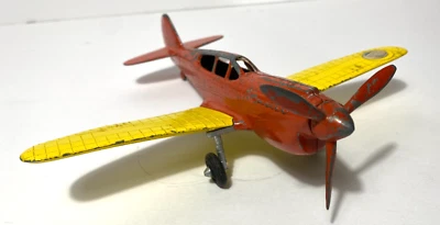 Avión de combate fundido a presión Hubley Flying Circus P-40 Warhawk de colección Foto 1 de 4