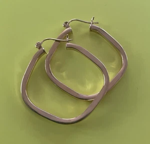 14 KT GORGEOUS Hoop Rounded Earrings / Pierced / 2.87 Grams / 1 1/4" Diameter - Picture 1 of 6