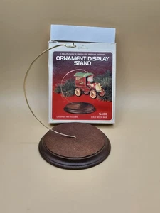 Punze ORNAMENTAUFSTELLER mit Massivholzsockel in OVP - Bild 1 von 4