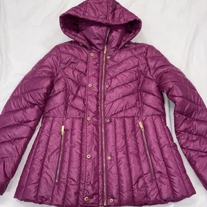 GUESS Women’s Magenta Puffer Jacket Hooded Gold Hardware Large EUC Warm Cozy - Picture 1 of 13