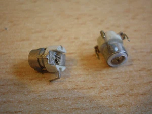 10pf tetfer trimmer  Jackson Brothers part number 5750-TPC  4 per order     H56 - Picture 1 of 1