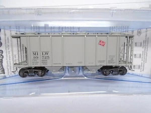 Kadee Ho 8325, PS-2 Covered Hopper, Milwaukee Road 99725 - Picture 1 of 2