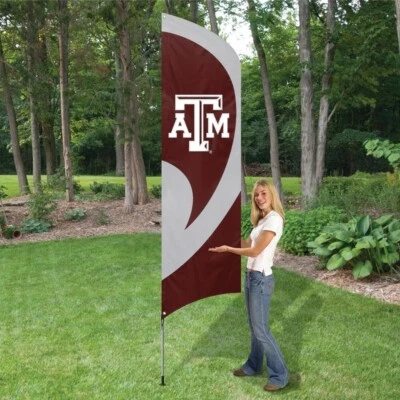 BANDERA DEL EQUIPO TEXAS A&M AGGIES 8,5 PIES DE ALTURA 11,5' POSTE SIGN BANNER APLIQUE Foto 1 de 4