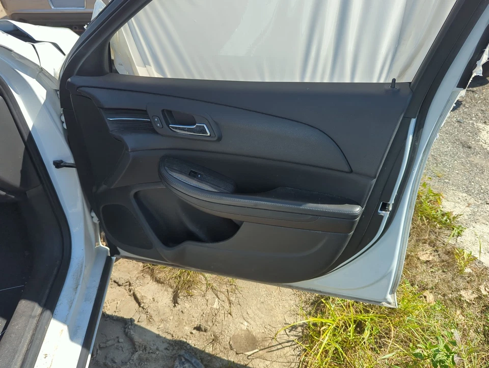 Chevrolet Malibu 2015 pasajero delantero derecho interior panel puerta moldura KUETW Foto 1 de 1