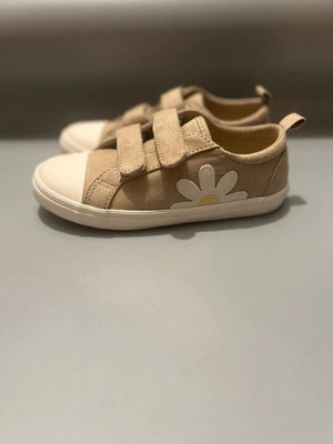 Old Navy Khaki Daisy Shoes Size 10 Kids - Image 1 of 4