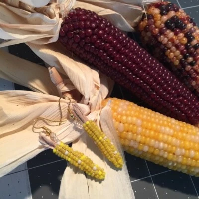 ** OFERTA especial Pendientes con cuentas a mano de maíz amarillo aspecto muy realista Foto 1 de 2