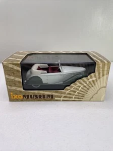 IXO Museum 1:43 Die-cast Renault Suprastella Coach 1939 White/Green Model Car - Picture 1 of 12