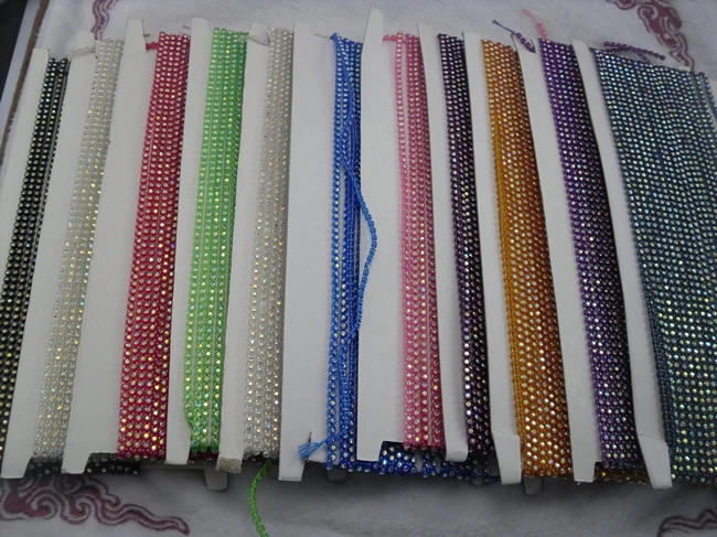 SS6 B Grado AB Vidrio Cristal 2mm Estrás Bandas Ajuste Cadena Plástico 10Yardas Foto 1 de 1