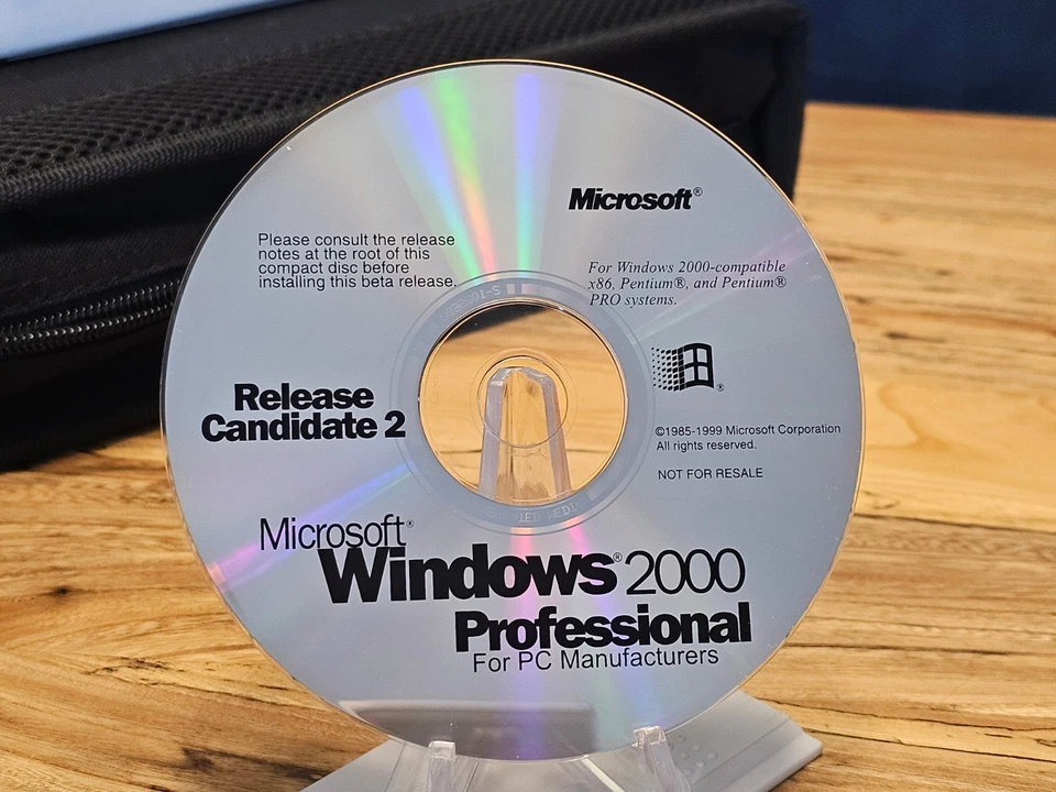 ULTRA RARE: Microsoft Windows 2000 Professional for PC Manufacturers (OEM) RC2 - Image 1 of 1