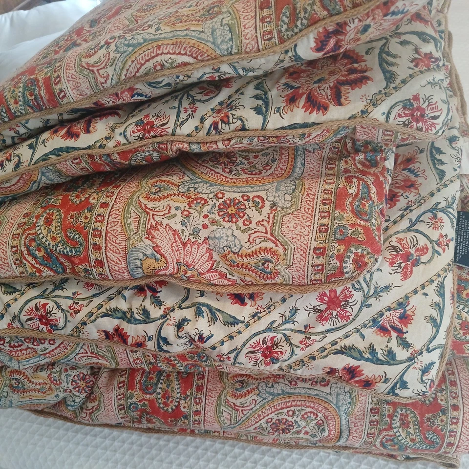 Edredón Chaps Ralph Lauren Queen Floral/Persa Paisley 88" W x 93" L Foto 1 de 4