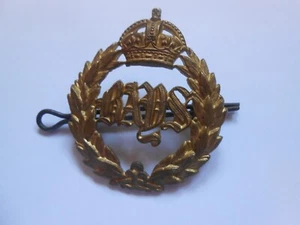 The BAYS 2ND DRAGOON GUARDS early fine cap badge with two lugs to reverse - Picture 1 of 3